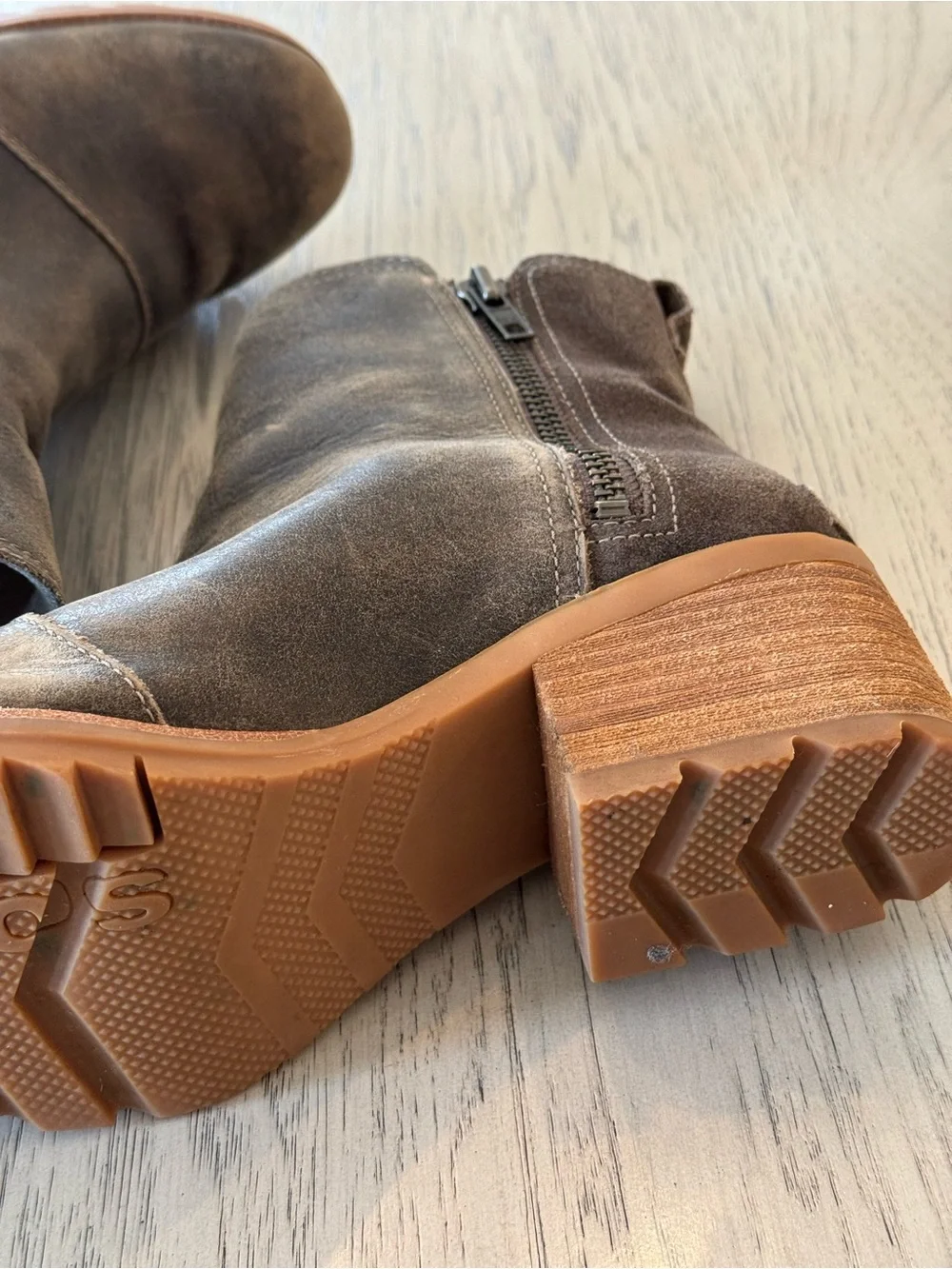 Sorel Cate suede leather waterproof side zip stacked heel bootie women’s size 8